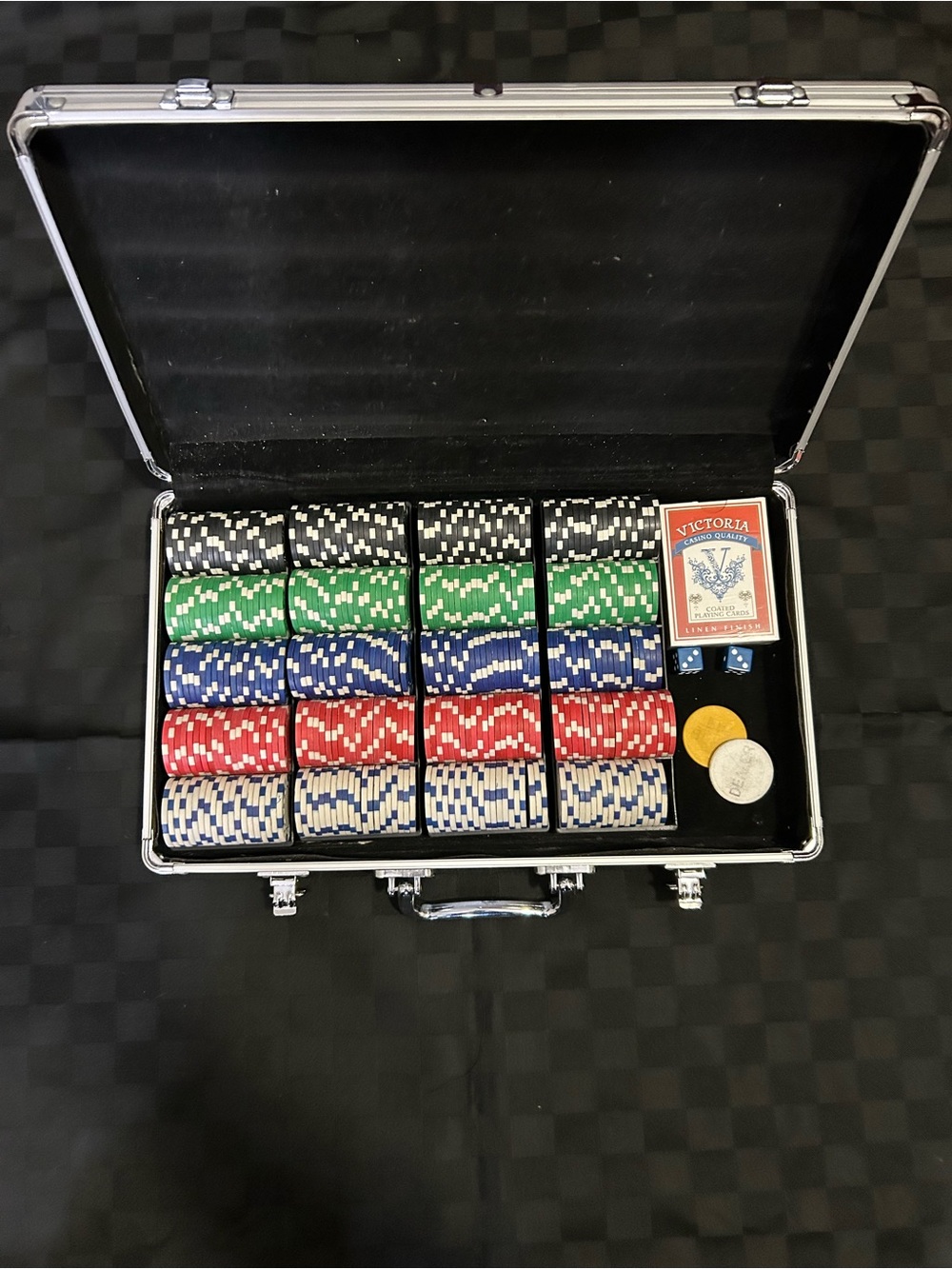 Poker set with brand new deck